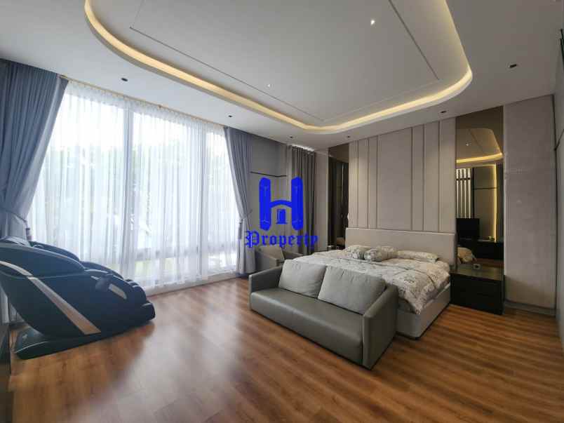 dijual rumah komplek citraland gama