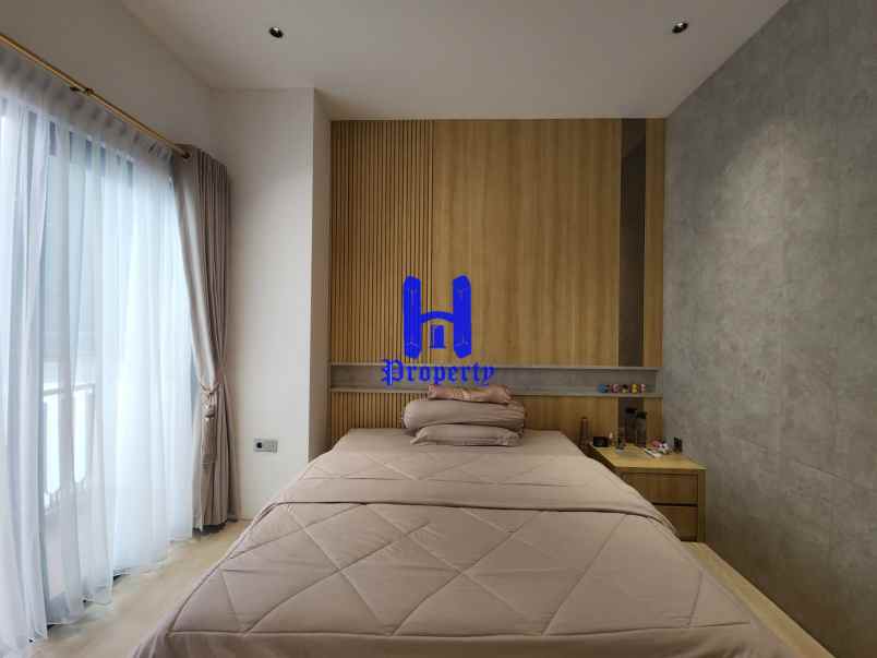 dijual rumah komplek citraland gama