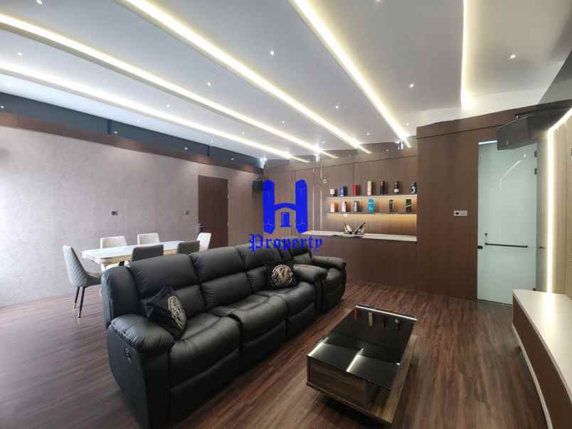 dijual rumah komplek citraland gama