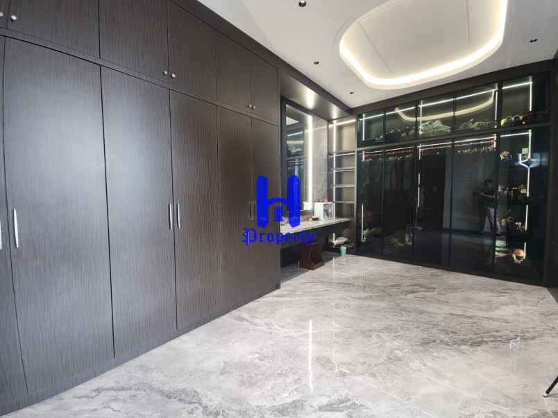 dijual rumah komplek citraland gama