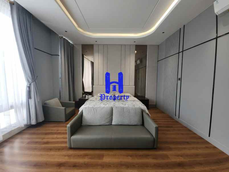 dijual rumah komplek citraland gama