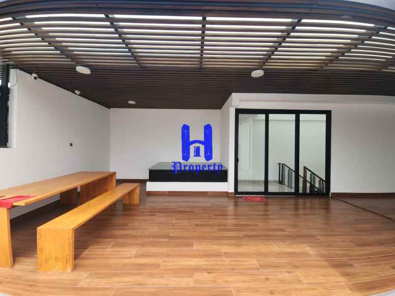 dijual rumah komplek citraland gama