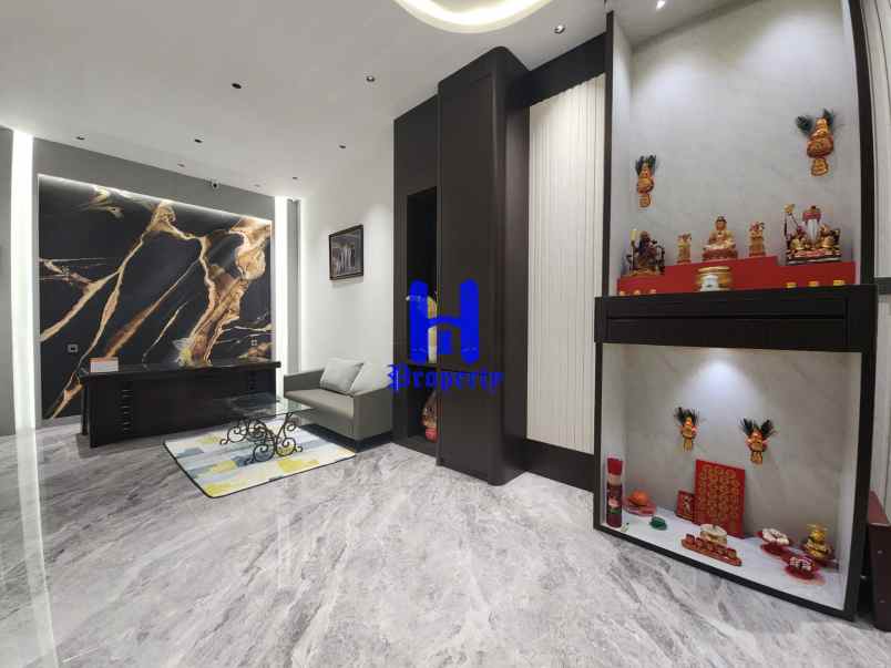 dijual rumah komplek citraland gama