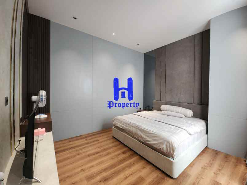 dijual rumah komplek citraland gama