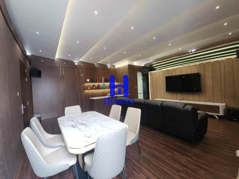 dijual rumah komplek citraland gama