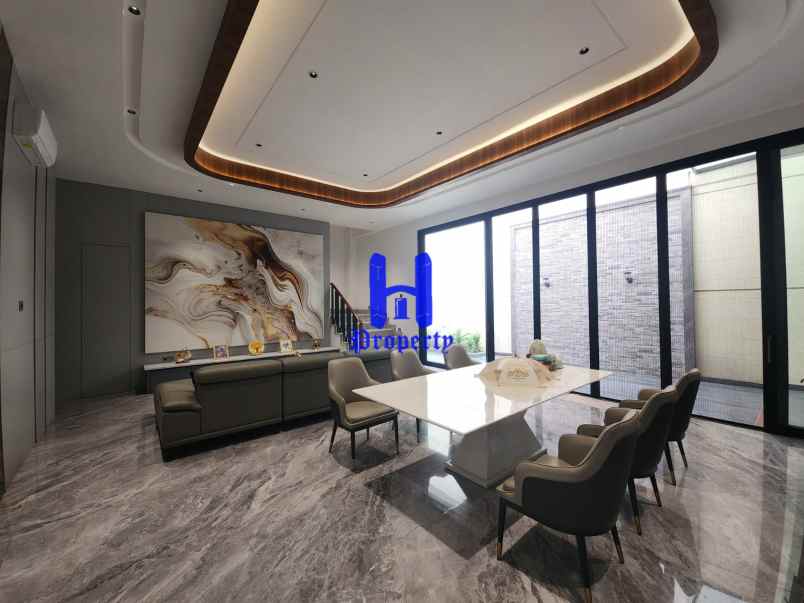 dijual rumah komplek citraland gama