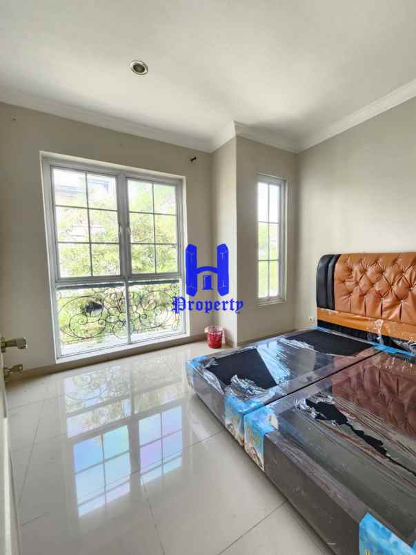 dijual rumah komplek citraland gama
