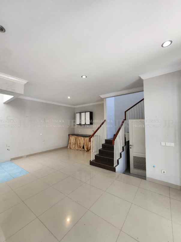 dijual rumah komplek citraland gama