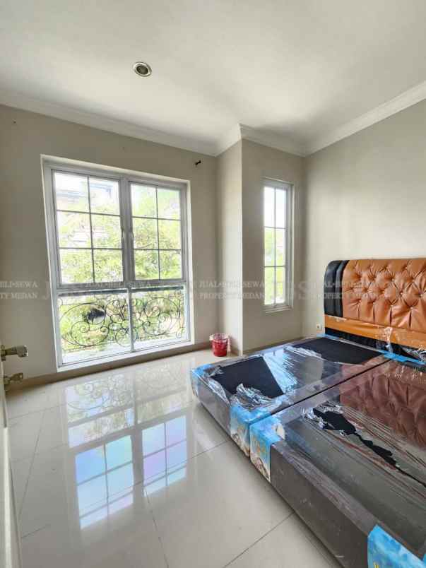 dijual rumah komplek citraland gama
