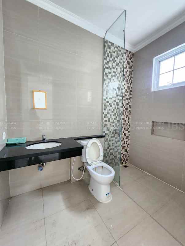 dijual rumah komplek citraland gama