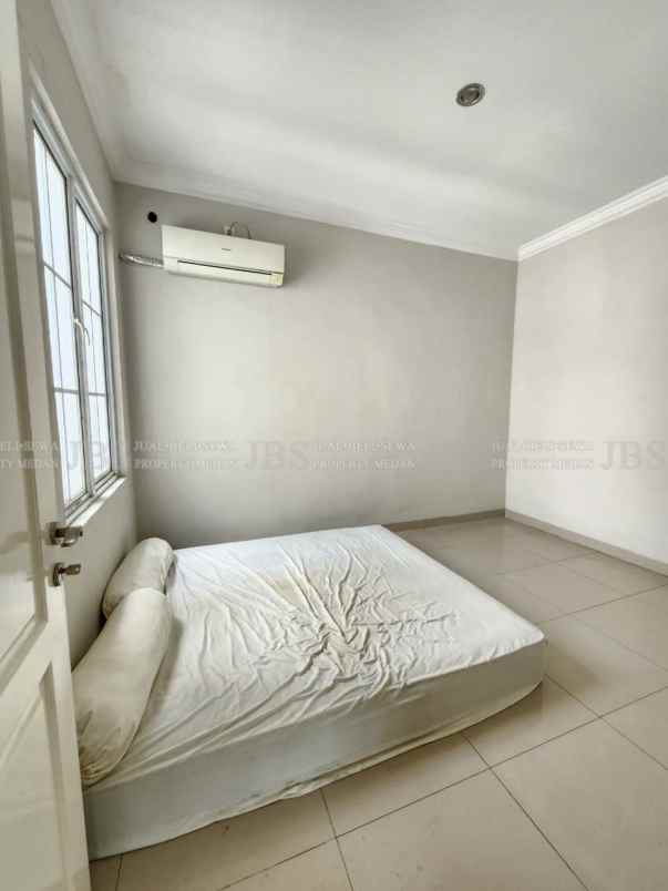 dijual rumah komplek citraland gama