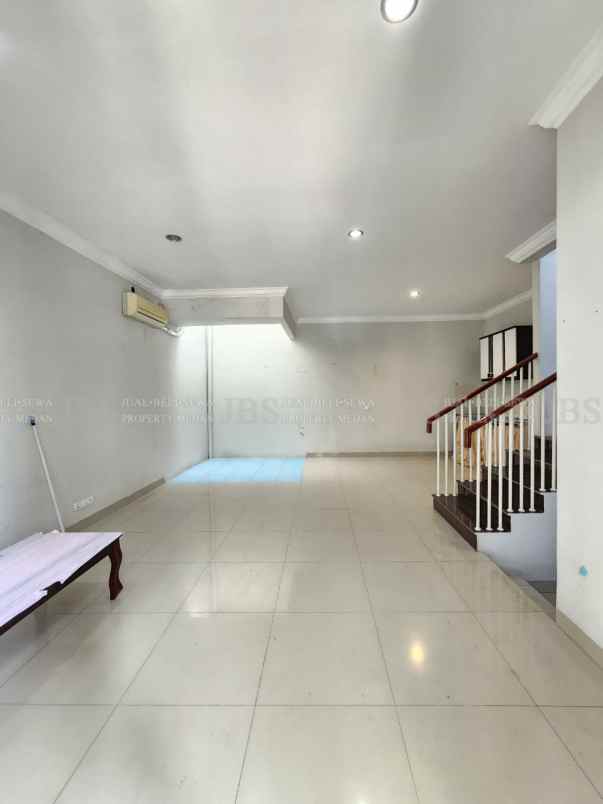 dijual rumah komplek citraland gama