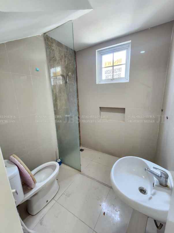 dijual rumah komplek citraland gama