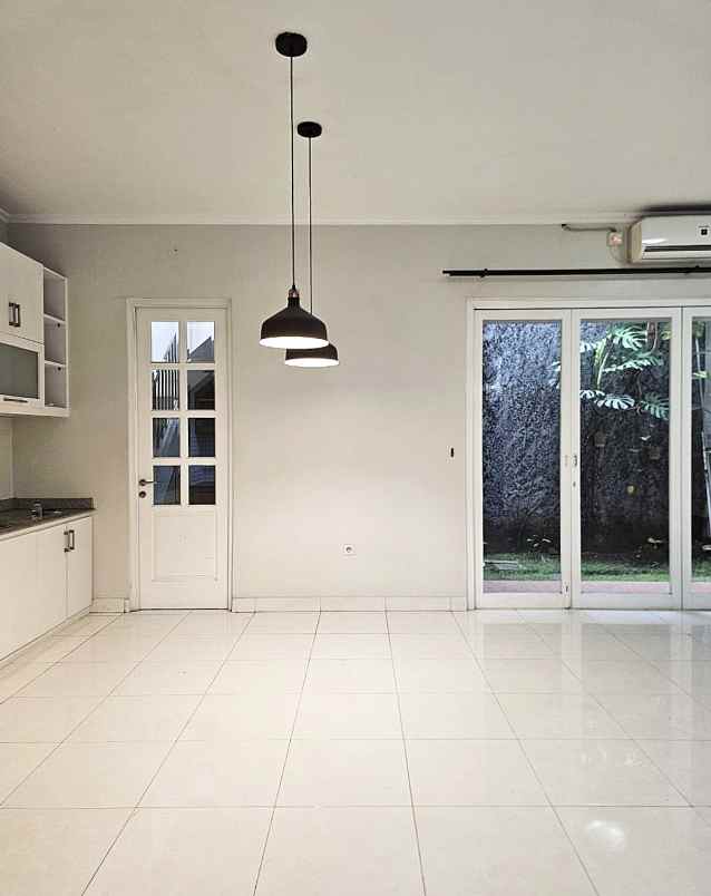 dijual rumah komplek discovery bintaro