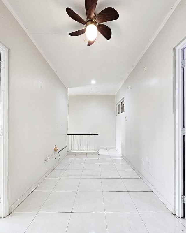 dijual rumah komplek discovery bintaro