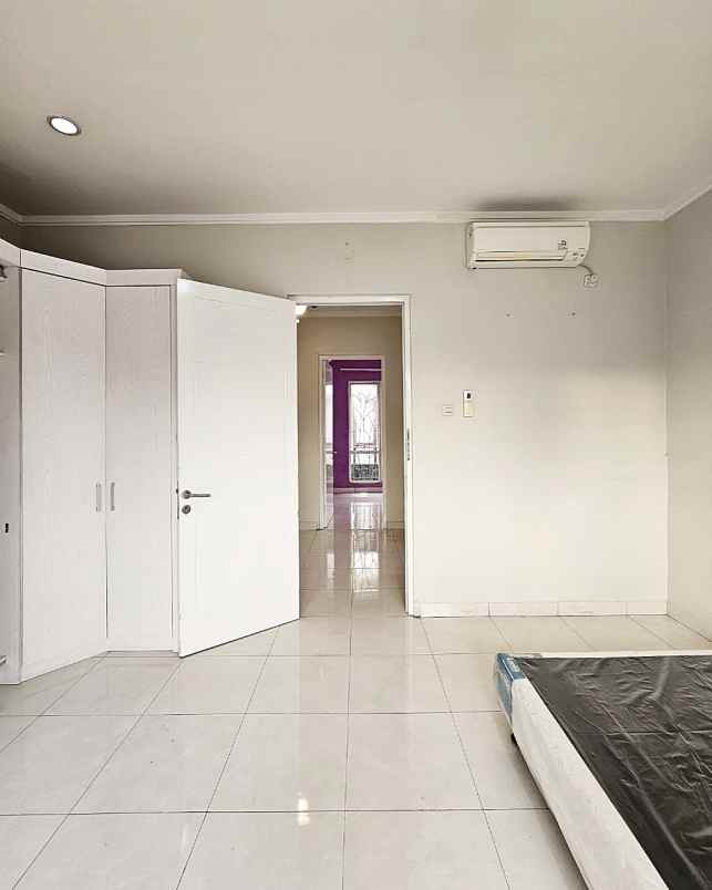 dijual rumah komplek discovery bintaro