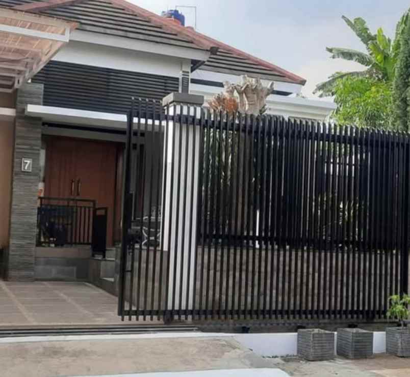 dijual rumah komplek geger kalong