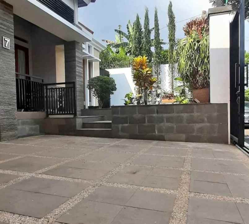 dijual rumah komplek geger kalong