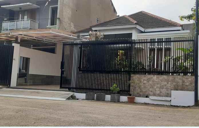 dijual rumah komplek geger kalong