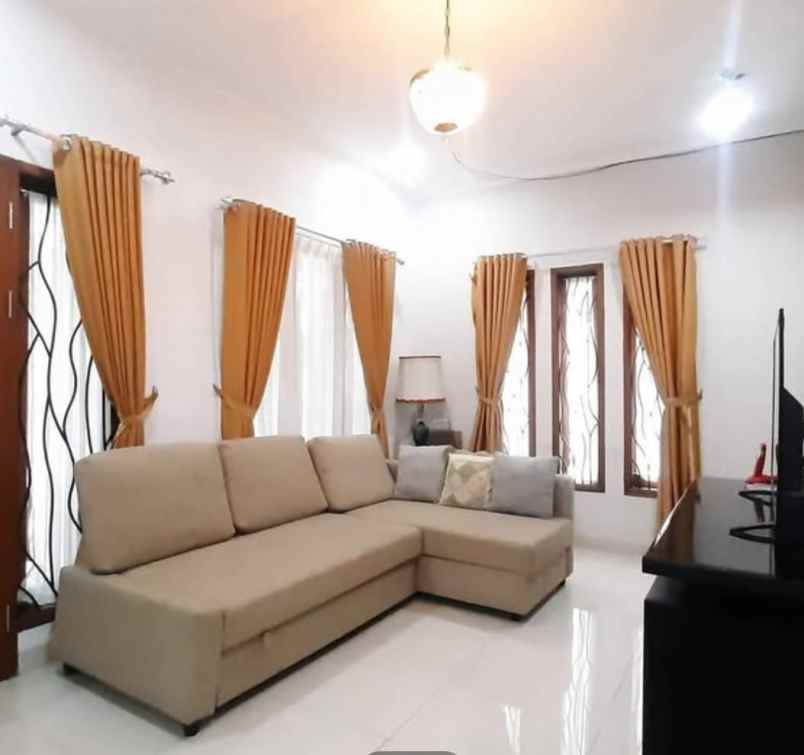 dijual rumah komplek geger kalong