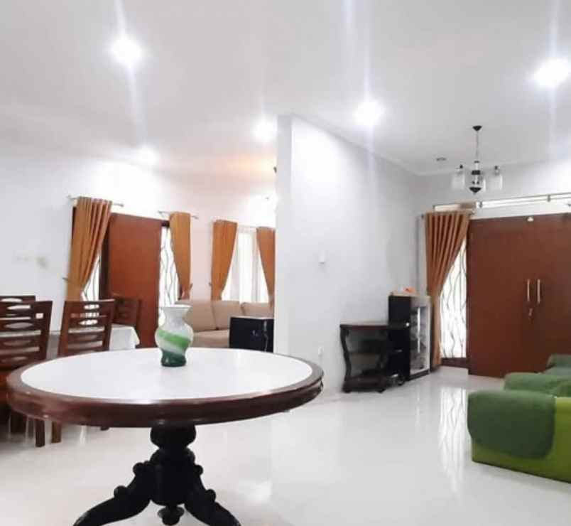 dijual rumah komplek geger kalong