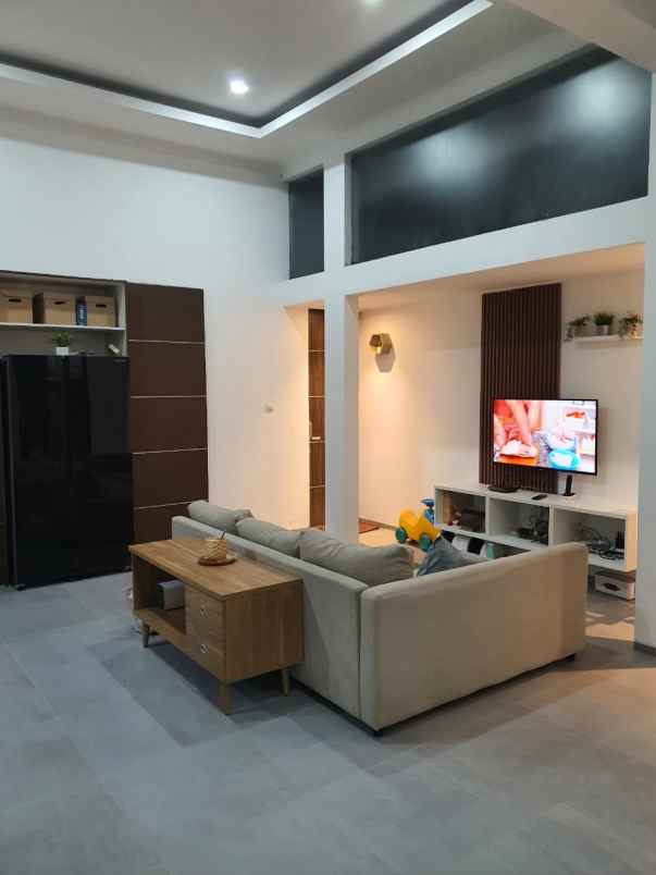 dijual rumah komplek kiara sari asri