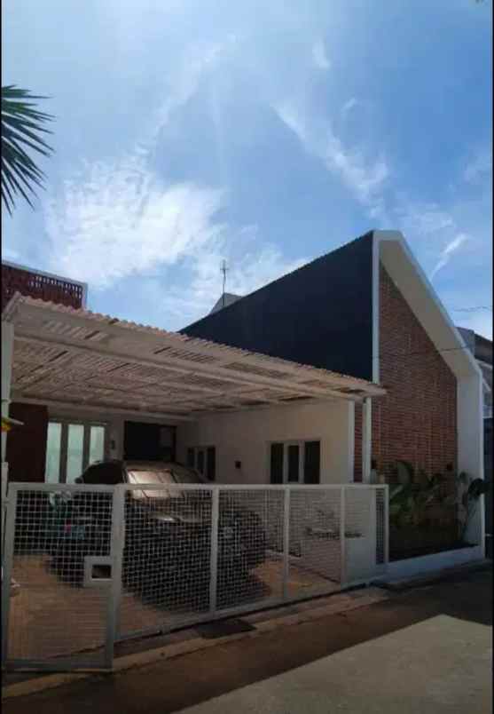 dijual rumah komplek kiara sari asri