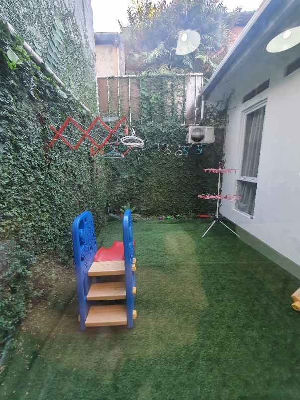 dijual rumah komplek kiara sari asri