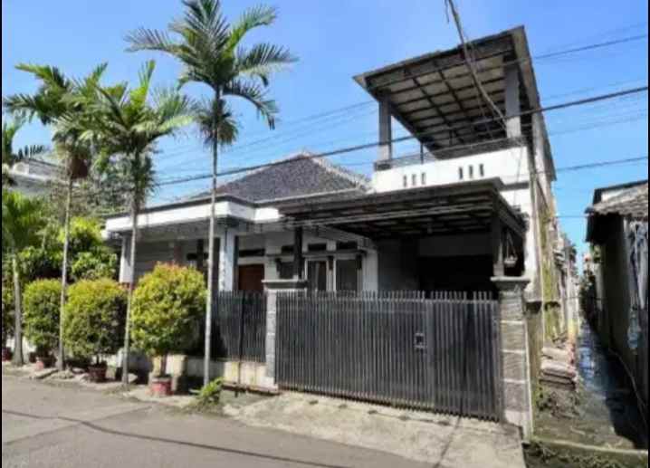 dijual rumah komplek margawangi estate