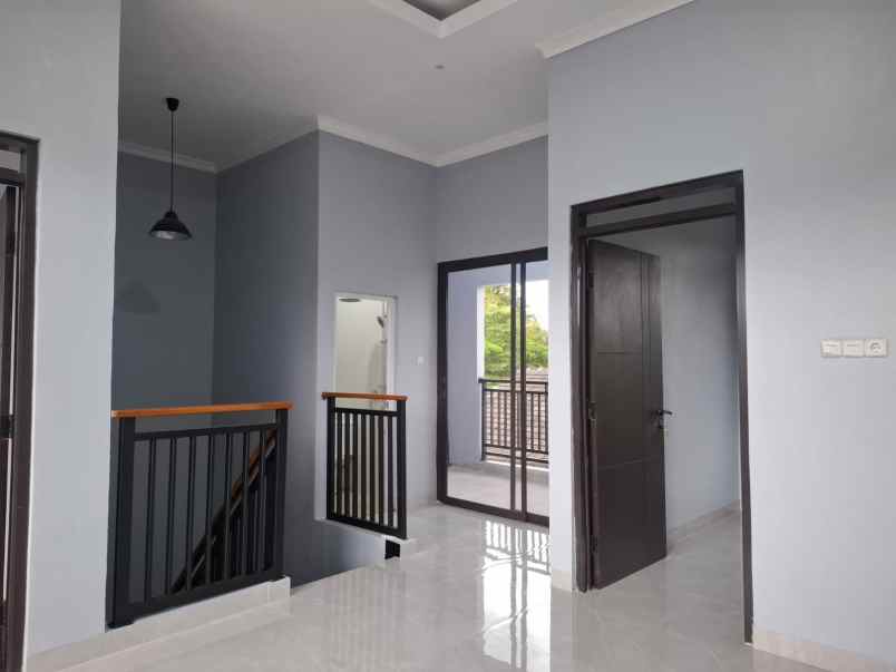 dijual rumah komplek parahyangan kencana