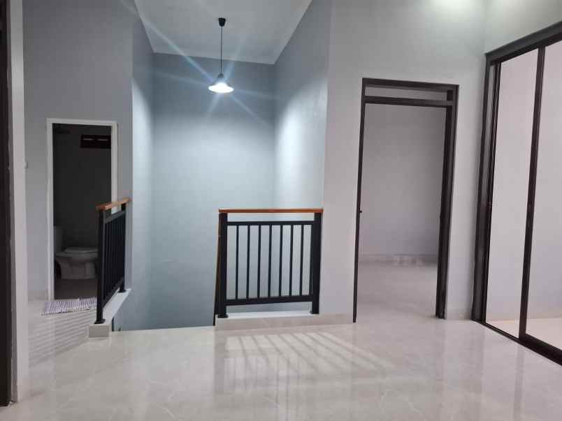 dijual rumah komplek parahyangan kencana