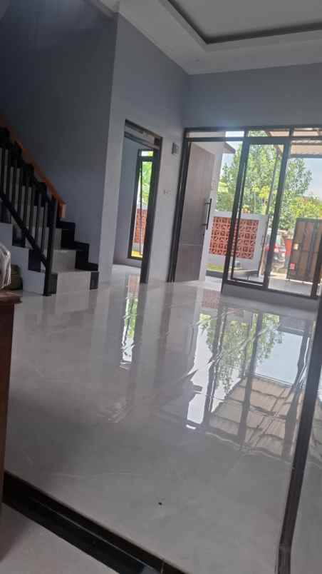 dijual rumah komplek parahyangan kencana