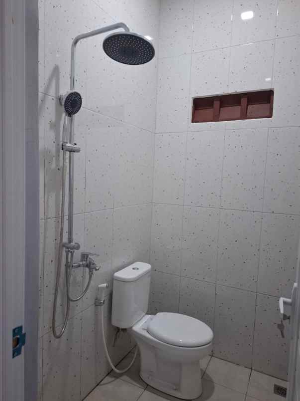 dijual rumah komplek parahyangan kencana
