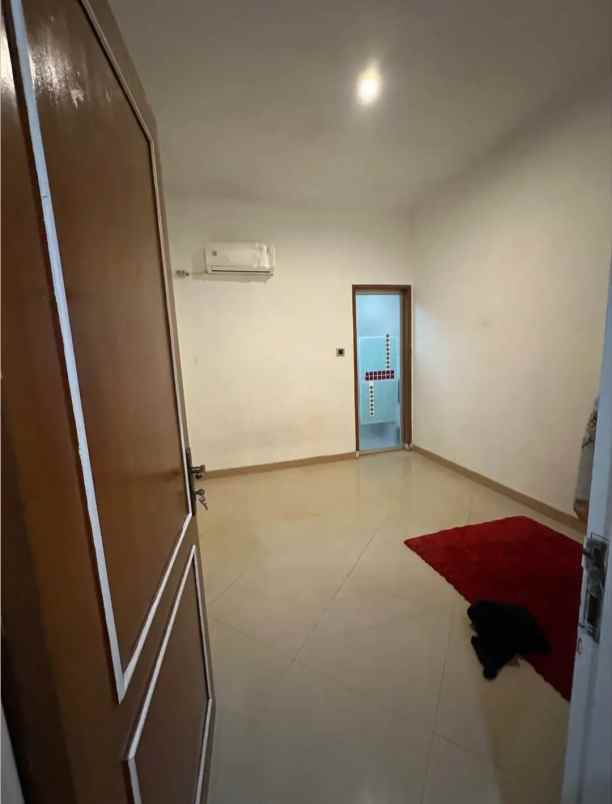 dijual rumah komplek parakan mas