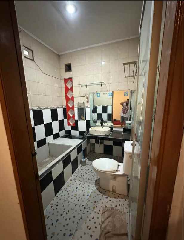 dijual rumah komplek parakan mas