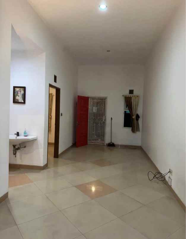 dijual rumah komplek parakan mas