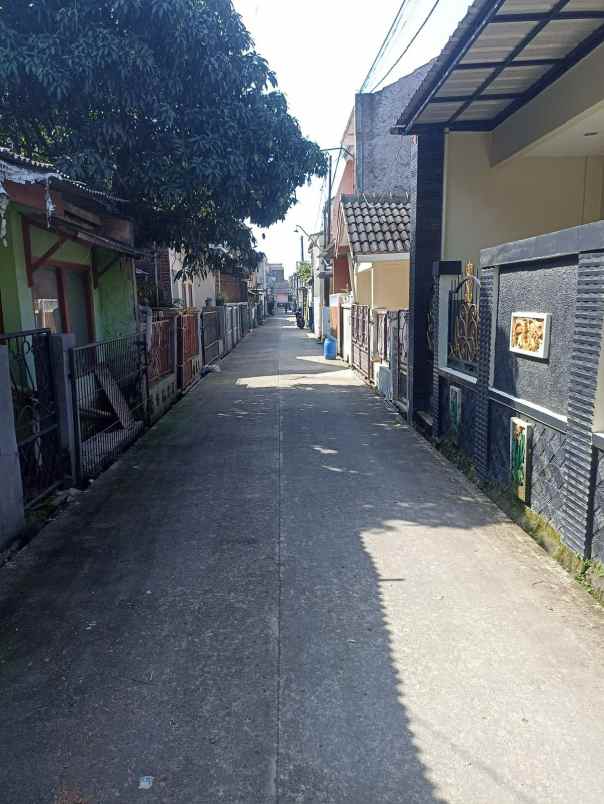 dijual rumah komplek permata biru