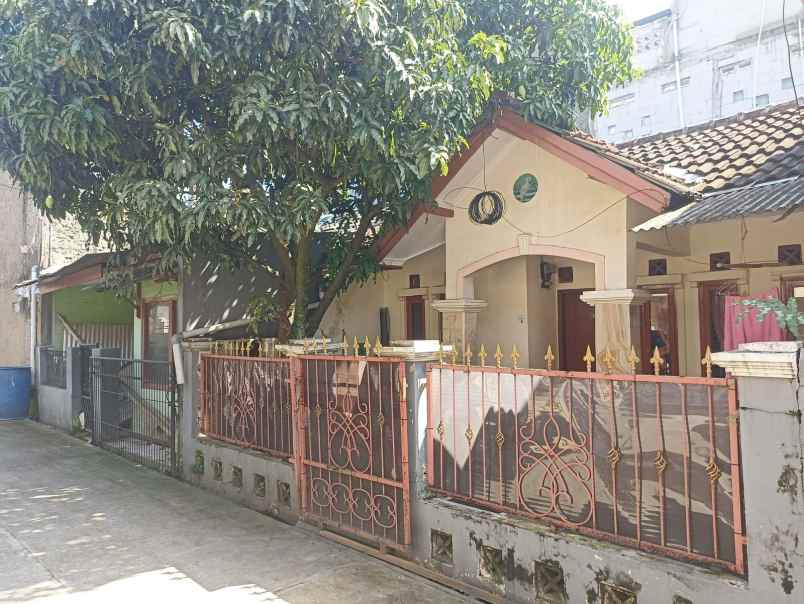 dijual rumah komplek permata biru