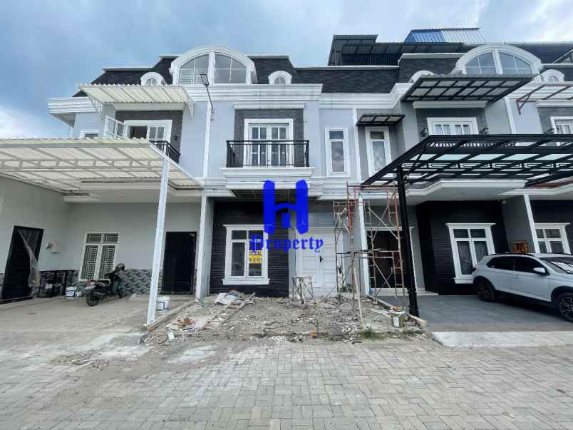dijual rumah komplek the exclusive