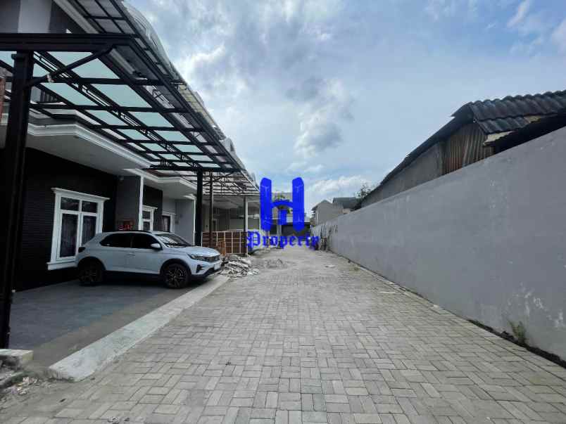 dijual rumah komplek the exclusive