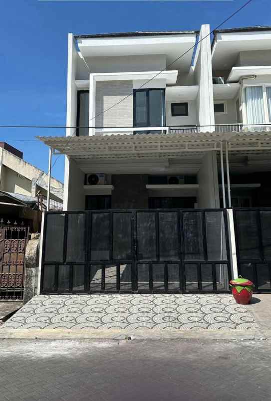 dijual rumah kutisari indah