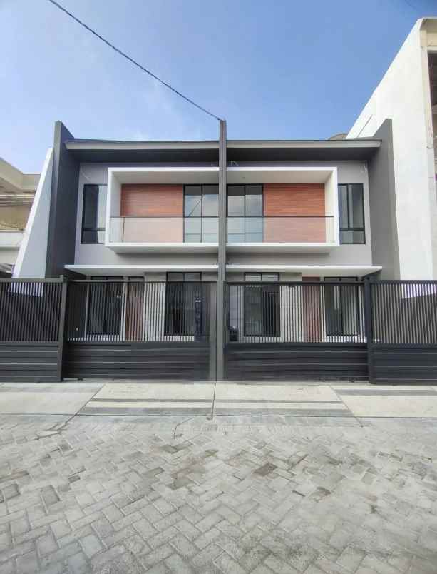 dijual rumah kutisari indah utara