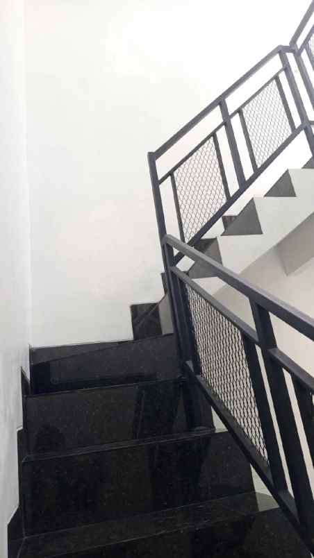 dijual rumah lembah gurame