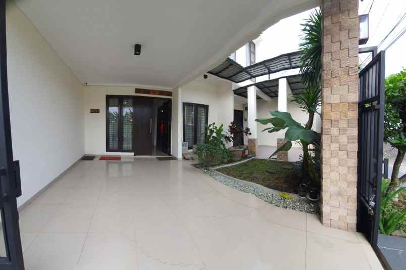 dijual rumah lokasi di perumahan araya kota malang