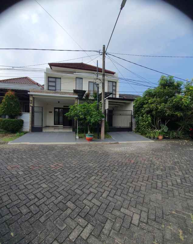 dijual rumah lokasi di perumahan araya kota malang