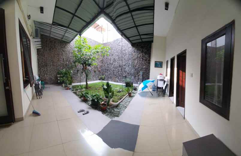 dijual rumah lokasi di perumahan araya kota malang