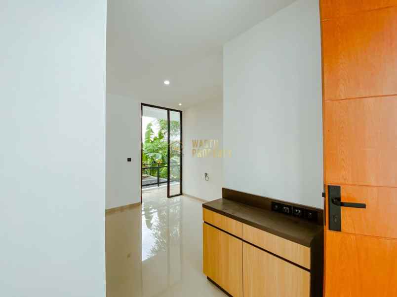 dijual rumah maguwoharjo kec depok kab