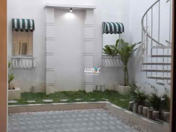 dijual rumah manyar rejo