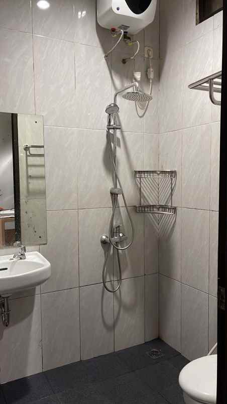 dijual rumah metland transyogi