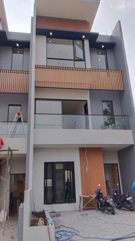 dijual rumah mewa slv87 di setra duta